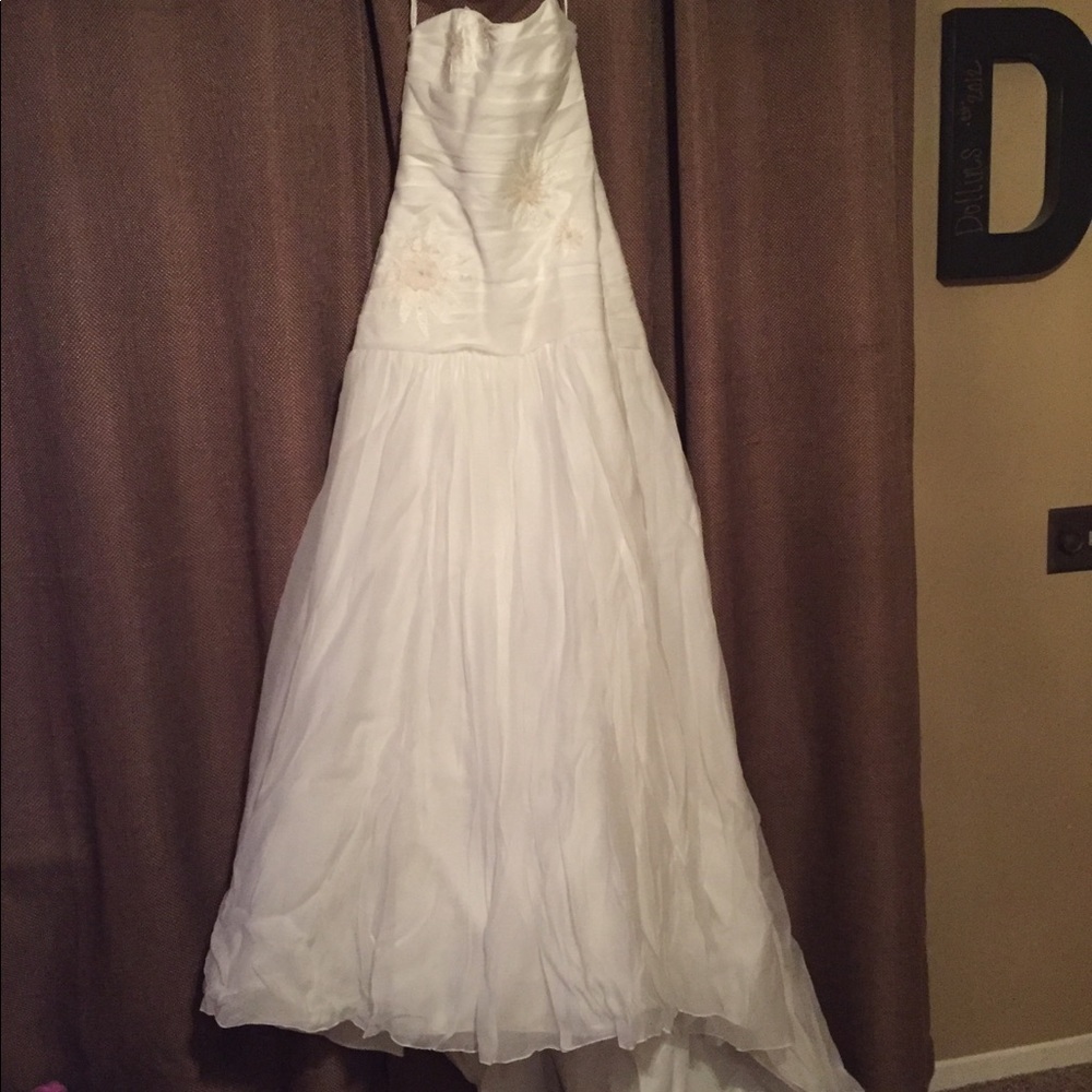 Wedding dress - Picture 3 of 8